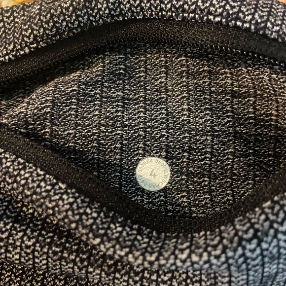 LuLu Grey Leggings - Picture 4 of 4